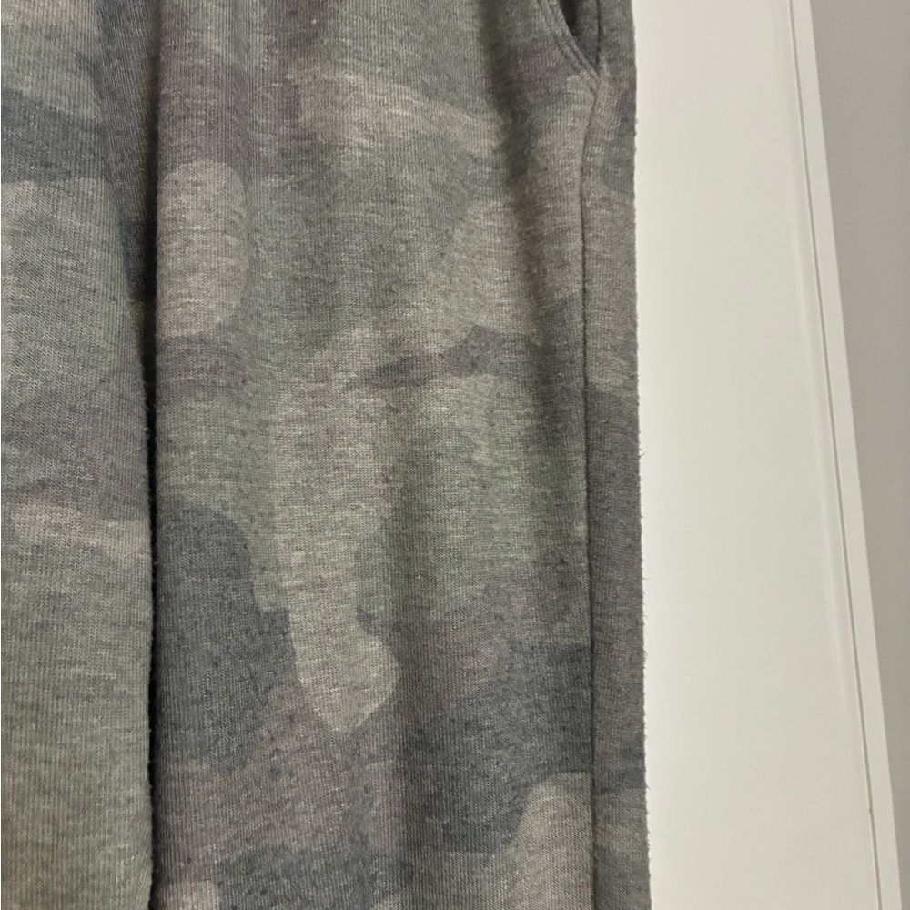 Sundry Camo Joggers - Picture 6 of 7